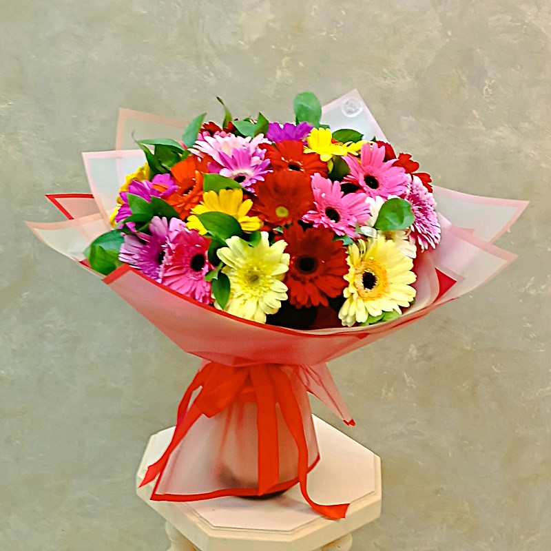 Гр-70 Букет из 25 гербер и рускуса