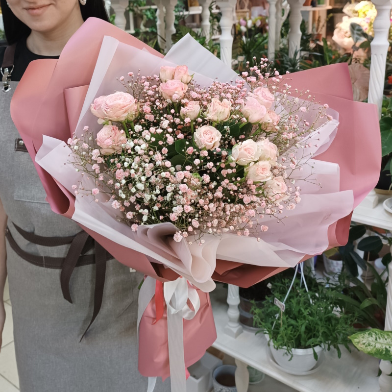 Г-38 Букет из гипсофилы с розами