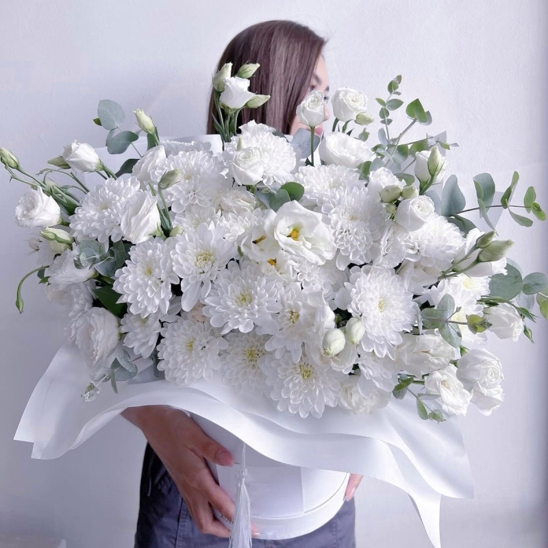 Д-112 Коробка с хризантемой, эустомой и эвкалиптом