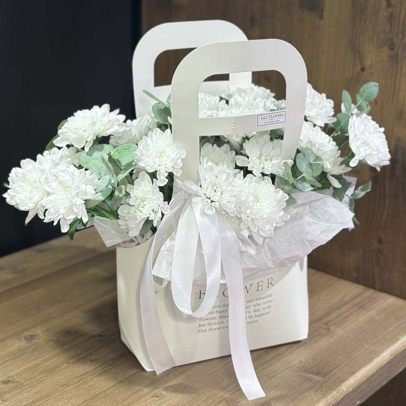 Д-29 Сумочка из 5 кустовых хризантем Алтай