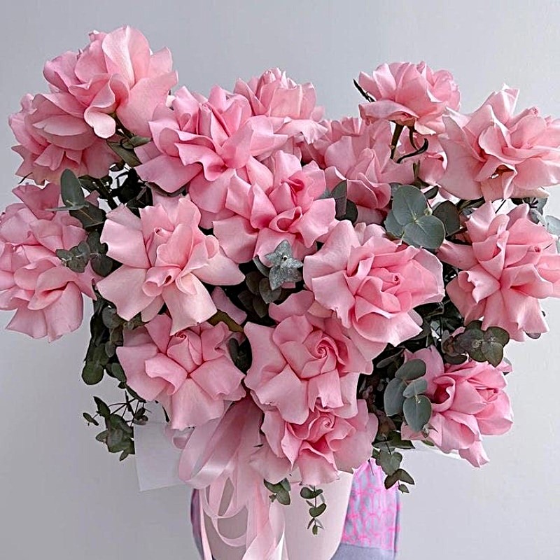 К-105 Коробка с розами и эвкалиптом