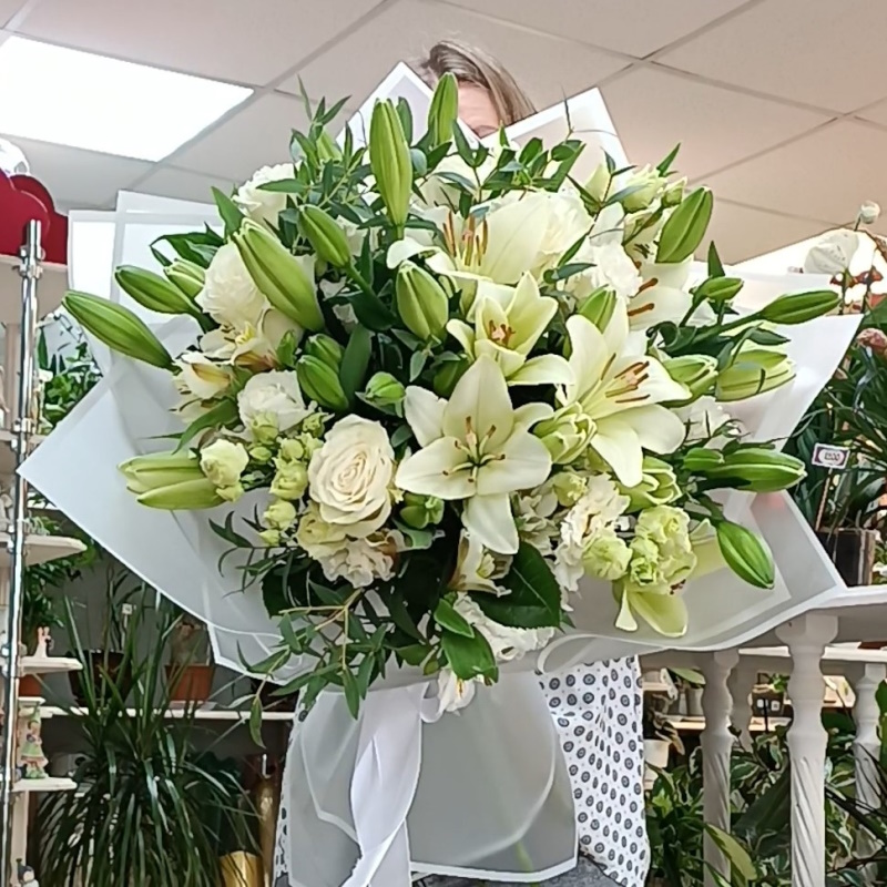 Л-130 Букет из лилий, роз, альстромерии и эустомы