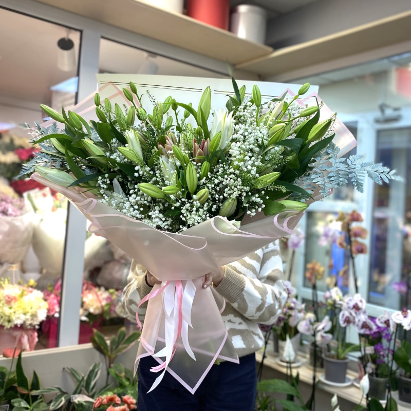 Л-150 Букет из лилий и гипсофил