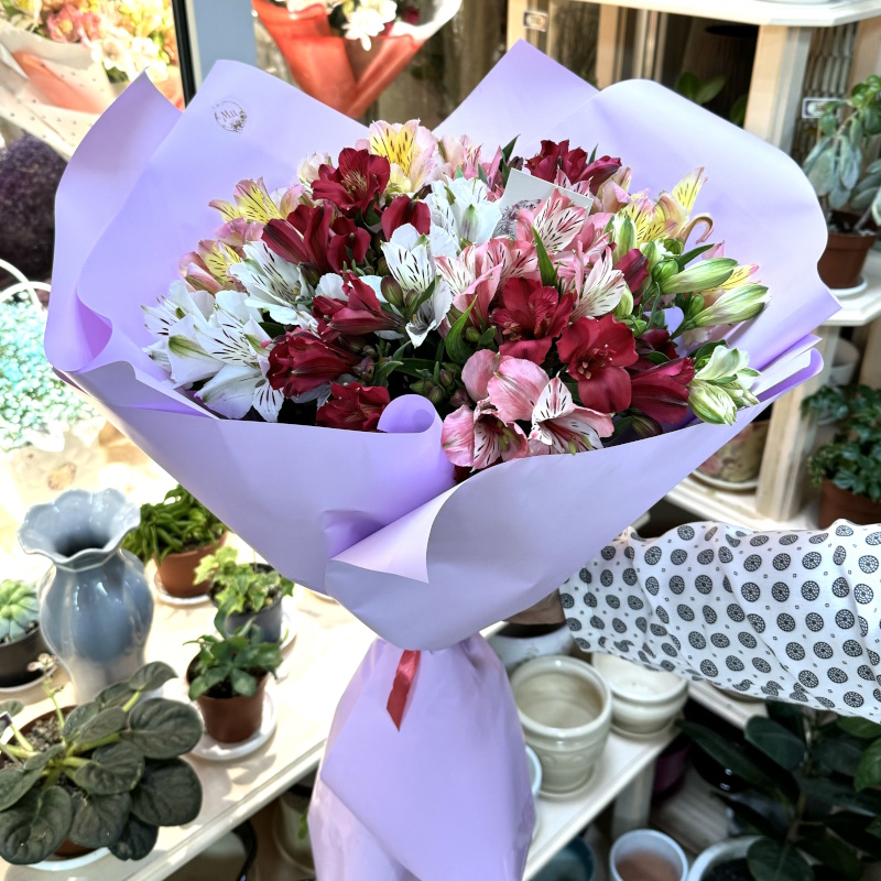 Л-35 Букет из 13 альстромерий