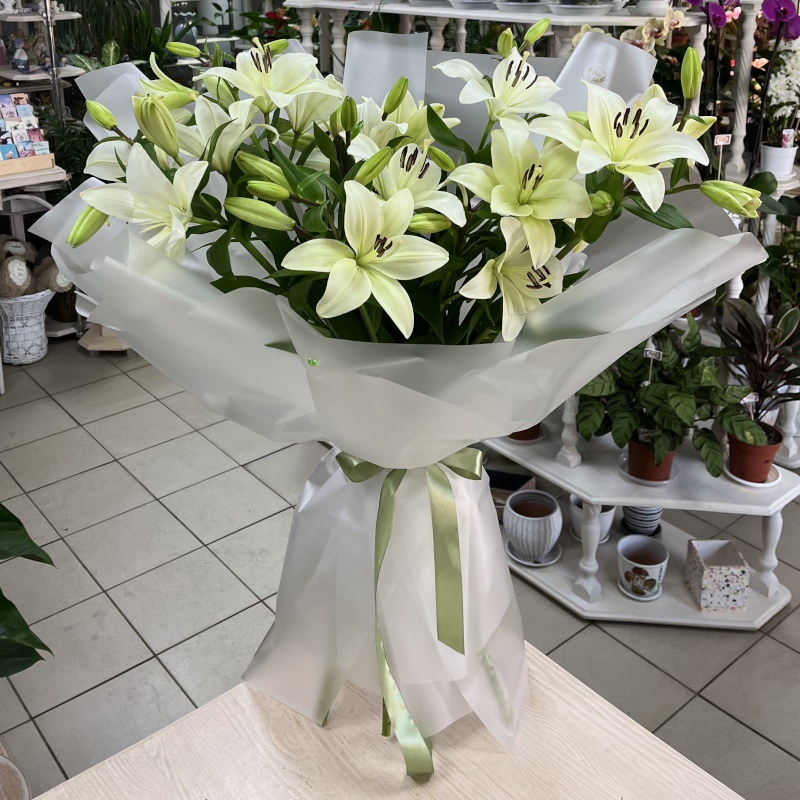 Л-70 Букет из 9 белых лилий
