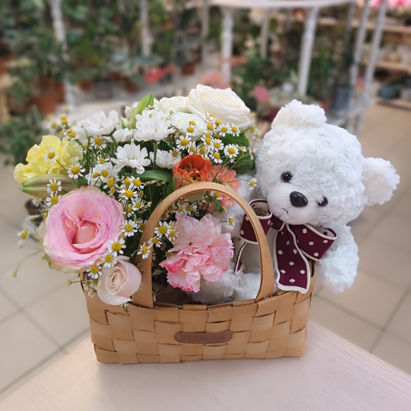 Пс-60 Корзина с цветами и медведем.