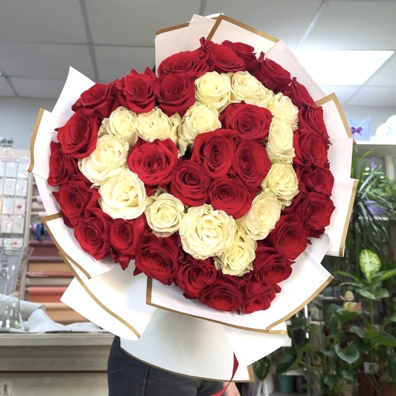 Р-144  Букет из 43 роз 60см.