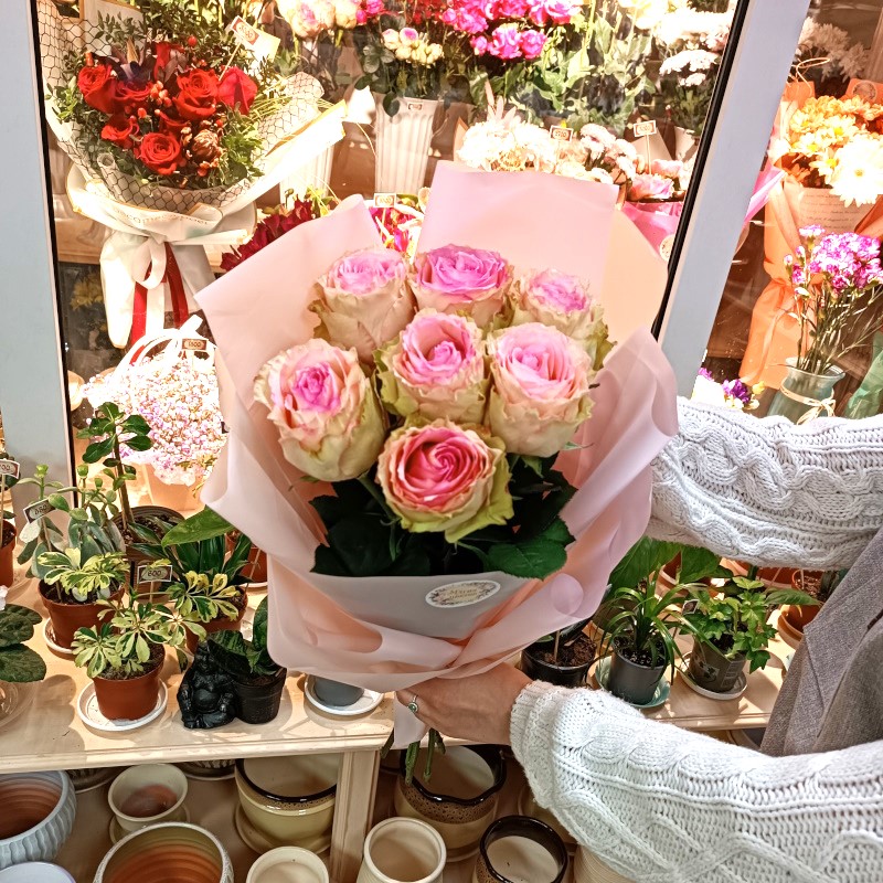 Р-26 Букет из 7 роз 60см.