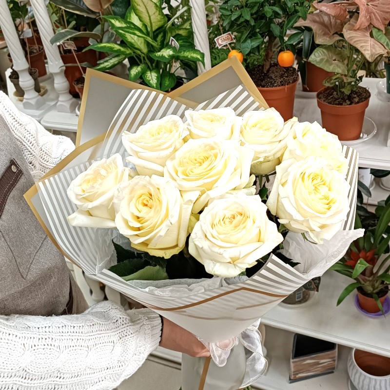 Р-34 Букет из  9 роз 60см