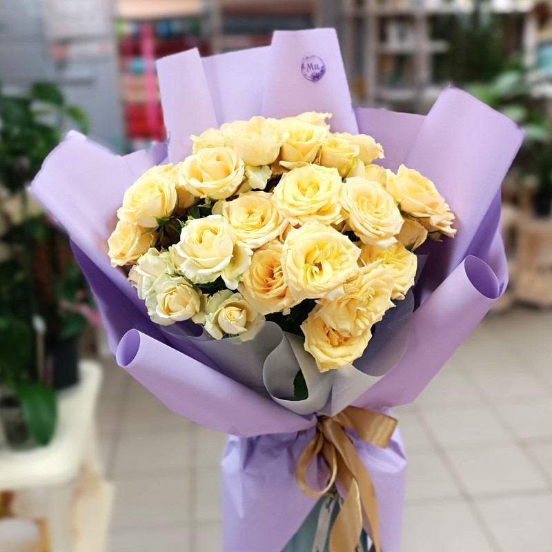 Р-37г Букет из 7 кустовых роз