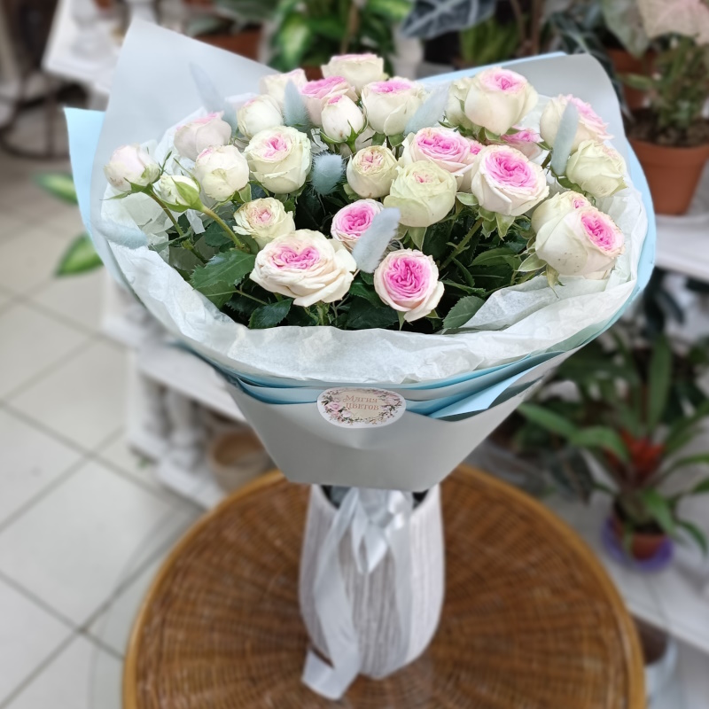 Р-37 Букет из 7 кустовых роз