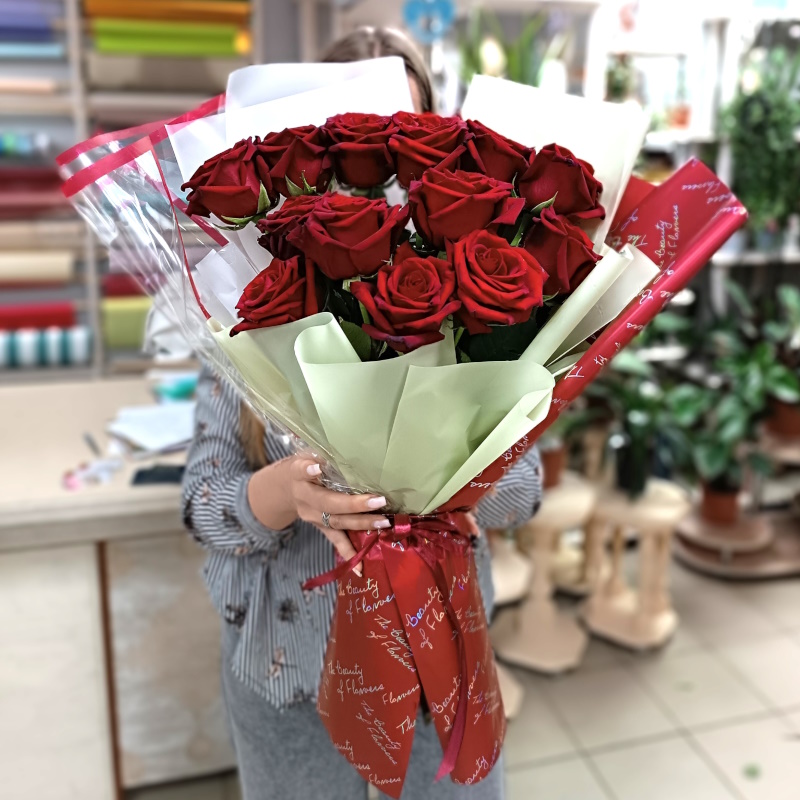 Р-52а Букет из 13 роз 70см.