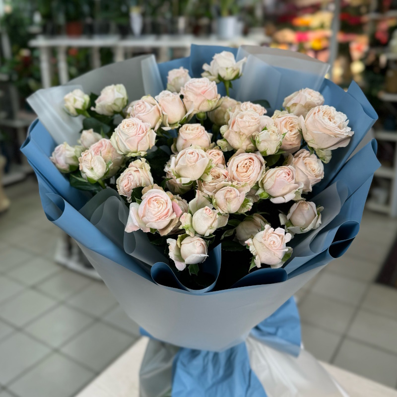 Р-61в Букет из 11 кустовых роз