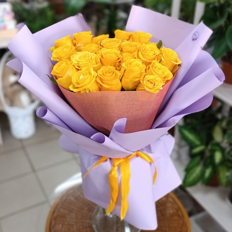 Р-70 Букет из 21 розы 60см.