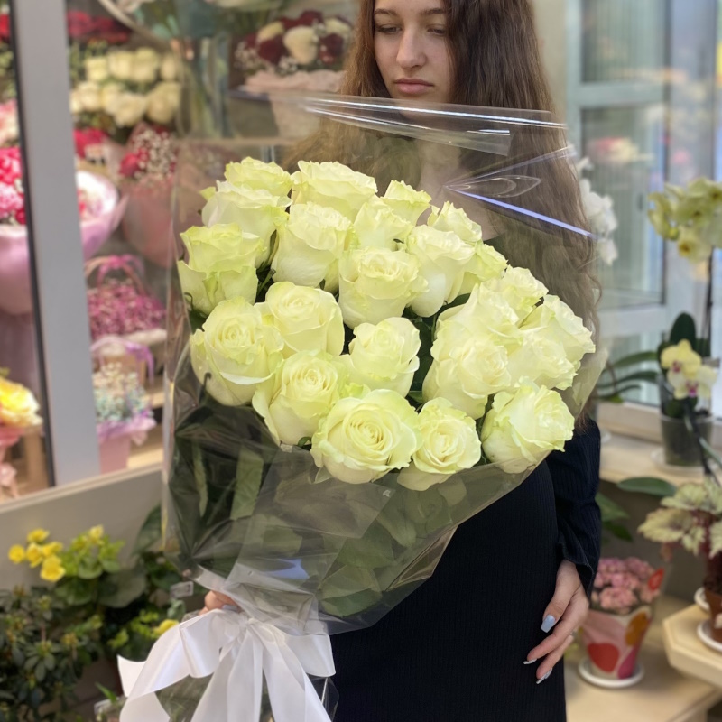 Р-83 Букет из 23 роз 70см.