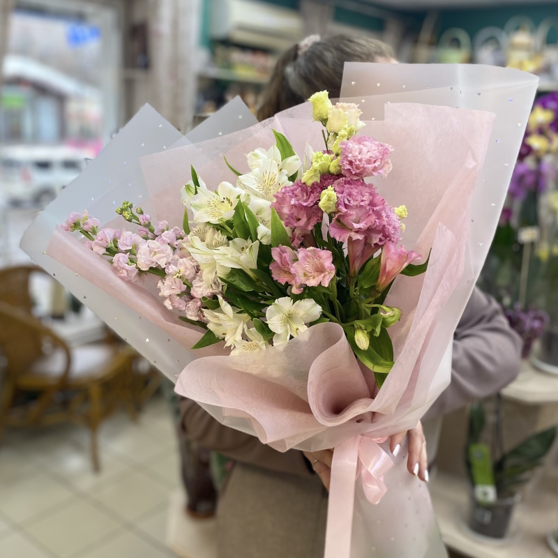 Э-28 Букет из матиолы, эустомы и альстромерии