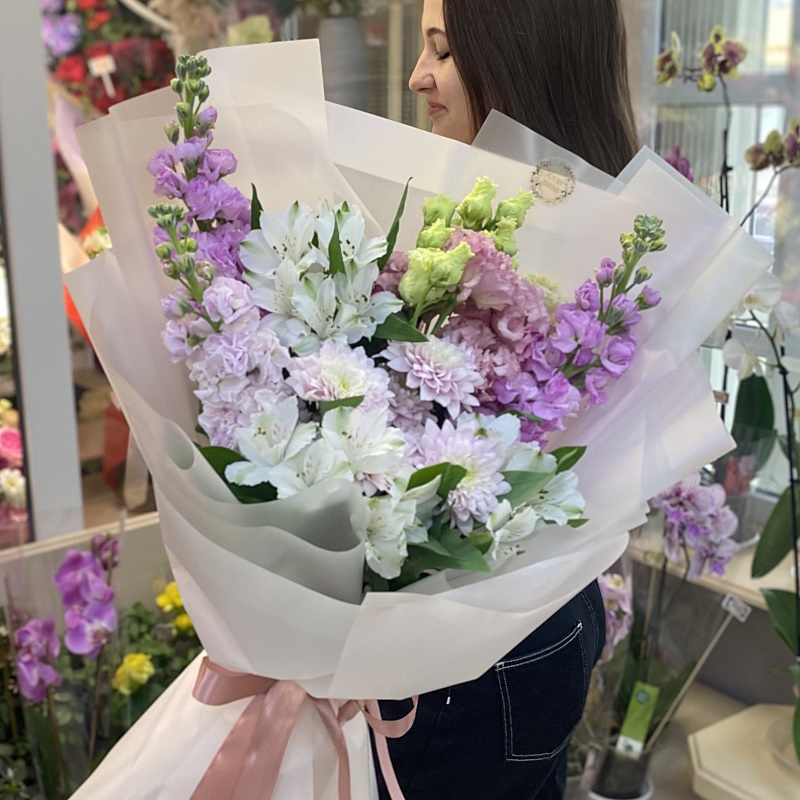 Э-32 Букет из эустомы, матиолы и цветов