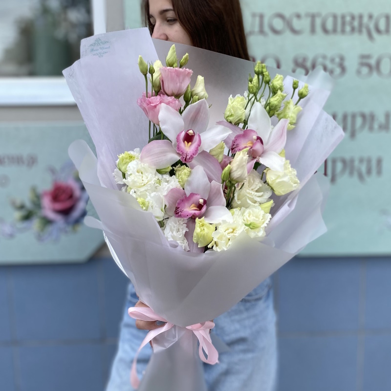 Э-38 Букет из 5 эустом и цимбидиума