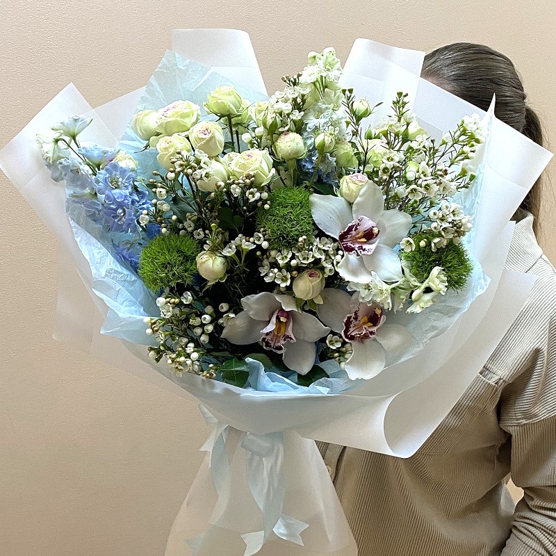 Э-54 Букет из дельфиниума и цветов