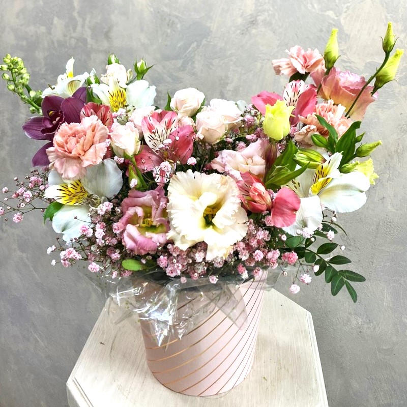 Э-70 Коробка с эустомой и цветами